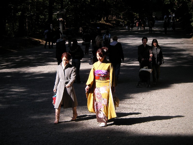 SANY0013 Japaner i solen